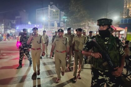 Diwali and Election: दुर्ग पुलिस एवं केन्द्रीय सशस्त्र बल ने पैदल मार्च कर आमजनमानस को सुरक्षित माहौल का कराया एहसास