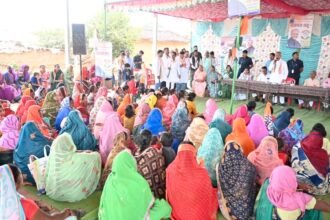 ताम्रध्वज साहू ने किया नगर पंचायत उतई में धुआंधार प्रचार, कार्यकर्ताओं में किया उत्साह का संचार