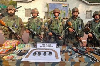 उरी में आतंकवादी लॉन्च कमांडर समेत दो ढेर, हथियार और पाकिस्तानी नकदी बरामद