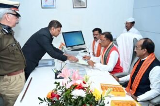 शपथ लेते ही एक्शन मोड में सीएम विष्णुदेव साय, मंत्रालय पहुंच पूजा कर कार्यभार संभाला