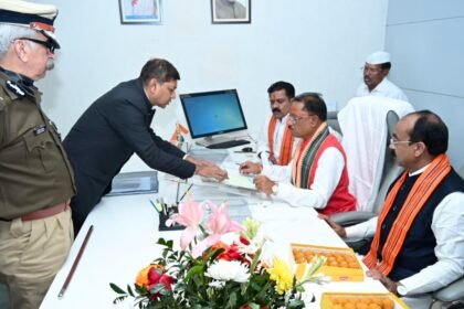 शपथ लेते ही एक्शन मोड में सीएम विष्णुदेव साय, मंत्रालय पहुंच पूजा कर कार्यभार संभाला