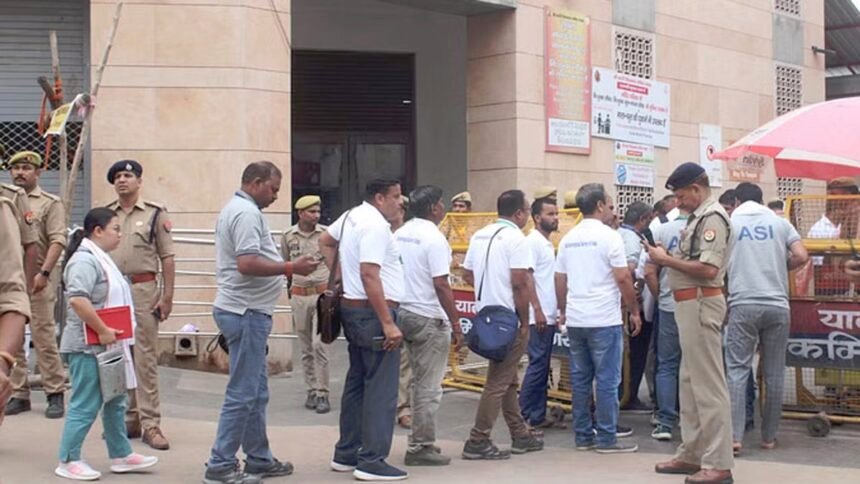 ज्ञानवापी मामला: एएसआई ने सीलबंद लिफाफे में पेश की सर्वे रिपोर्ट, मुस्लिम पक्ष ने कोर्ट में दिया था प्रार्थना पत्र
