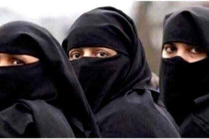 युवाओं को धार्मिक आधार पर बांट रही सरकार, हिजाब पर लगा प्रतिबंध हटाने पर बोली भाजपा