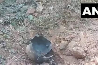 मतगणना से पहले नक्सलियों का उत्पात, आईईडी ब्लास्ट में सीआरपीएफ के 2 जवान घायल, सर्च ऑपरेशन जारी