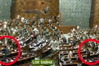 Breaking News: लोकसभा की सुरक्षा में चूक के बाद लोकसभा दो बजे तक स्थगित, दर्शक दीर्घा से कूदे दो शख्स