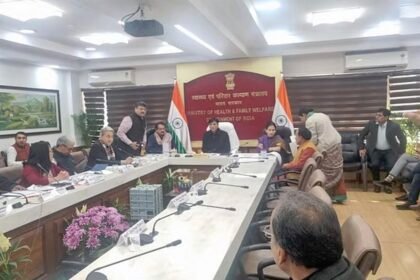 कोरोना के नए वैरिएंट का खतरा, स्वास्थ्य महकमें की बढ़ी टेंशन, मंडाविया ने की उच्च स्तरीय समीक्षा बैठक