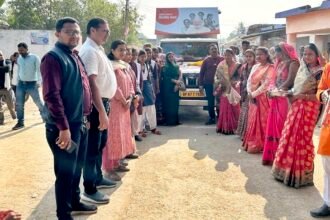 ग्राम झझपुरी कला और सारधा में आयोजित संकल्प यात्रा शिविर में बड़ी संख्या में पहुंचे लोग