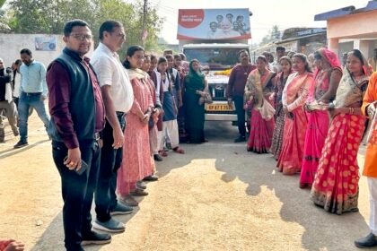 ग्राम झझपुरी कला और सारधा में आयोजित संकल्प यात्रा शिविर में बड़ी संख्या में पहुंचे लोग