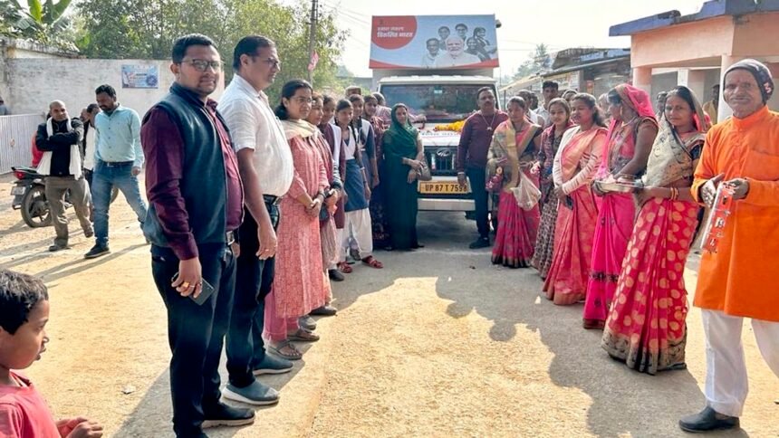 ग्राम झझपुरी कला और सारधा में आयोजित संकल्प यात्रा शिविर में बड़ी संख्या में पहुंचे लोग