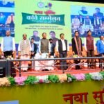 देश के प्रख्यात कवि कुमार विश्वास और पद्मश्री डॉ सुरेंद्र दुबे की पंक्तियों से झूम उठा स्टेडियम, सीएम साय हुए शामिल