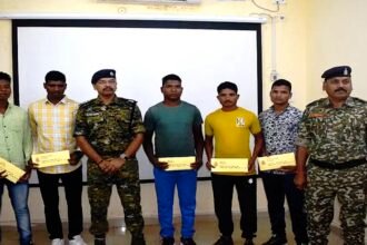 एमएलए के फॉलो गाड़ी पर फायरिंग सहित 32 बड़ी वारदातों में शामिल रहे पांच नक्सलियों ने किया सरेंडर