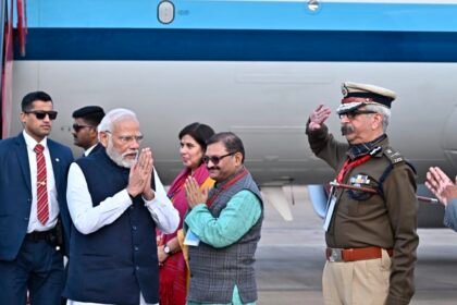 प्रधानमंत्री नरेन्द्र मोदी रायपुर पहुंचे, एयरपोर्ट पर हुआ भव्य स्वागत