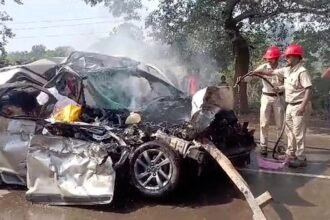 मातम में बदली खुशियां: ट्रक की टक्कर से कार के उड़े परखच्चे, दूल्हा-दुल्हन समेत पांच की हुई मौत