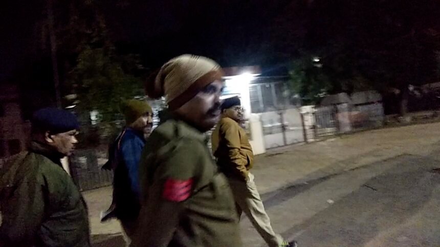आधी रात शहर की सड़कों पर पैदल निकले एसएसपी गर्ग, परखी सुरक्षा व्यवस्था