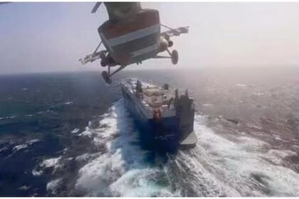 भारत आ रहे तेल टैंकर की निगरानी कर रहा भारतीय तटरक्षक जहाज, कल हुआ था ड्रोन हमला