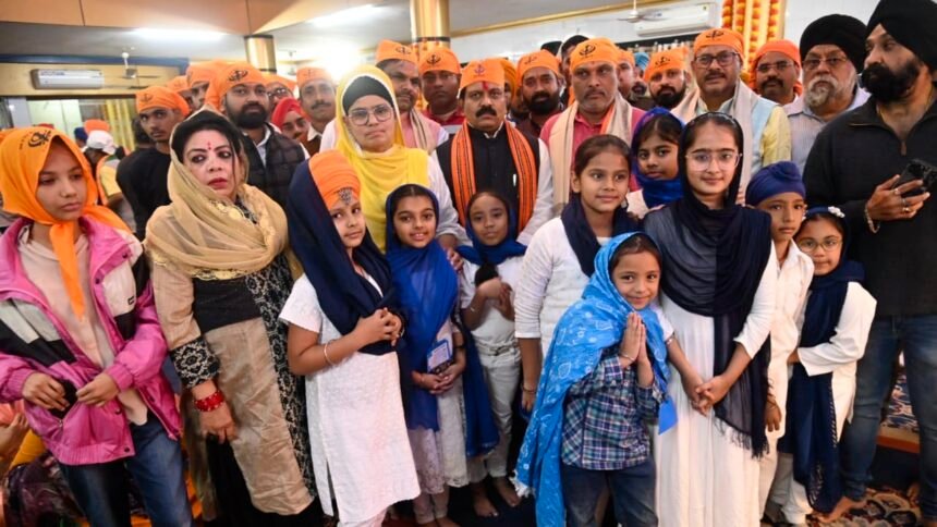 उप मुख्यमंत्री विजय शर्मा ने वीर बाल दिवस पर गुरुद्वारा में माथा टेक कर लिया आशीर्वाद