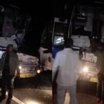 Road Accident: पुल पर खड़े ट्रक में जा घुसी बस, 20 से ज्यादा यात्री हुए घायल