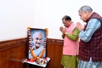 सीएम विष्णु देव साय ने राष्ट्रपिता महात्मा गांधी की पुण्यतिथि पर उन्हें किया नमन