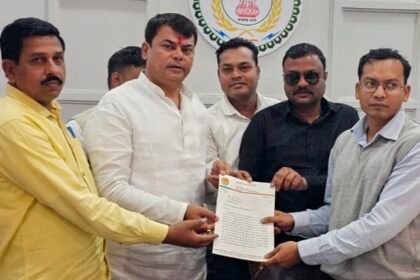 दया सिंह का अल्टिमेटम: खुर्सीपार की समस्याओं को लेकर आयुक्त को सौंपा ज्ञापन, कहा- अब समाधान नहीं हुआ तो होगा आंदोलन