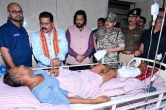 बीजापुर घटना में घायल जवान की पत्नी से गृह मंत्री ने कहा, हम अपने जवानों के साथ हर स्थिति में खड़े हैं, हर जरूरी संसाधन प्रदान करेंगे