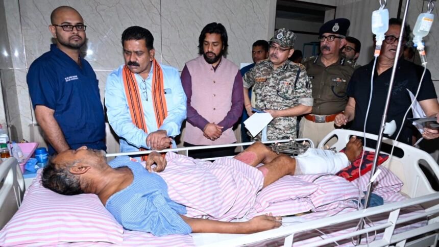बीजापुर घटना में घायल जवान की पत्नी से गृह मंत्री ने कहा, हम अपने जवानों के साथ हर स्थिति में खड़े हैं, हर जरूरी संसाधन प्रदान करेंगे