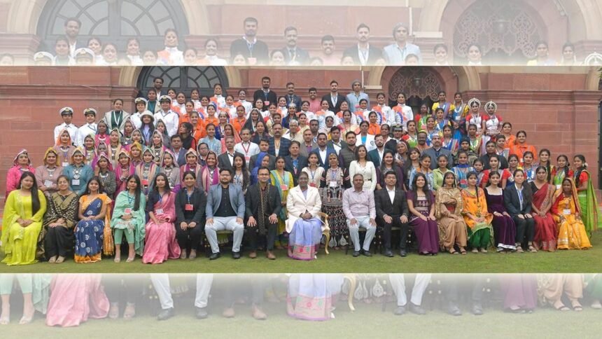 छत्तीसगढ़ की झांकी में शामिल लोक-कलाकारों ने राष्ट्रपति द्रौपदी मुर्मु से की मुलाकात