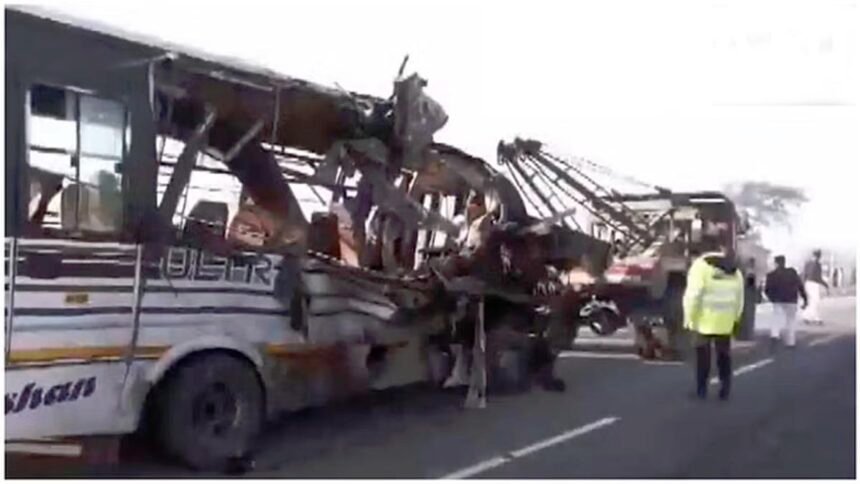 Fatal Accident: ट्रक से भिड़ी बस, 14 लोलों की मौत, 27 गंभीर रूप से घायल
