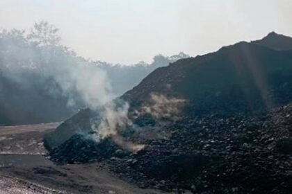 जल रहा कोयले का स्टॉक, एसईसीएल के कोल स्टॉक में पांच दिन से लगी है आग, सुध लेने वाला कोई नहीं