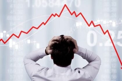 Share Market: शेयर बाजार धराशायी; सेंसेक्स में 16 महीने की सबसे बड़ी गिरावट, निफ्टी 21600 से फिसला