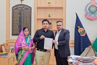 अनुकंपा नियुक्ति से आरक्षक बने उमेश, एसएसपी गर्ग ने सौंपा नियुक्ति आदेश