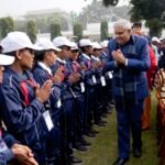 छत्तीसगढ़ के आदिवासी छात्र-छात्राओं ने किया संसद का भ्रमण, उपराष्ट्रपति ने कहा-आदिवासी हमारे देश की शान है