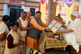 त्रिवेणी जयंती पर सांसद बघेल ने सौभाग्यवती माता को समर्पित किया भारत गौरव सम्मान