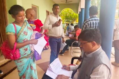 जन्म से बोलने में असमर्थ दो साल के मासूम रेहान का होगा नि:शुल्क इलाज, मुख्यमंत्री कैंप खुलने के बाद 105 जरूरतमंदो को मिली सहायता