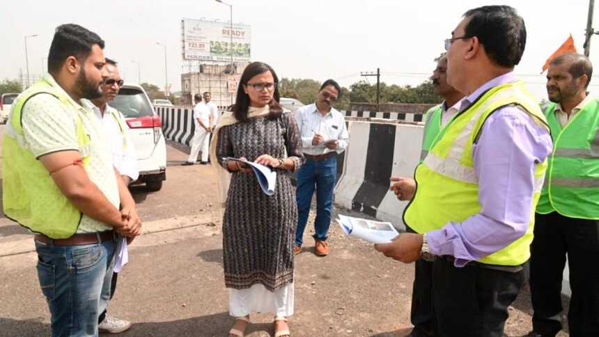 दुर्ग-रायपुर राष्ट्रीय राजमार्ग में निर्माणाधीन फ्लाईओवर का कलेक्टर ने किया निरीक्षण