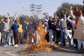 किसान आंदोलन: प्रदर्शन के चलत रास्ते बंद होने से हजारों फैक्ट्रियों पर लगा ताला, लाखों कामगार बेचैन-परेशान