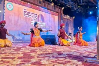 सिरपुर महोत्सव का रंगारंग आगाज: पहली बार गंगा आरती का आयोजन, स्थानीय कलाकारों को मिला प्रस्तुति का मौका