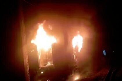 होली स्पेशल ट्रेन के एसी कोच में लगी आग, यात्रियों ने कूदकर बचाई जान