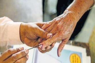 बुजुर्गों को निर्वाचन आयोग ने दी राहत, घर बैठे डाल सकेंगे वोट