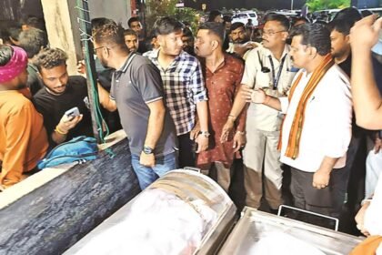 अशोका बिरयानी के दरवाजे पर शव रखकर किया प्रदर्शन, परिजनों को 45 लाख और आजीवन 15 हजार देगा होटल प्रबंधन