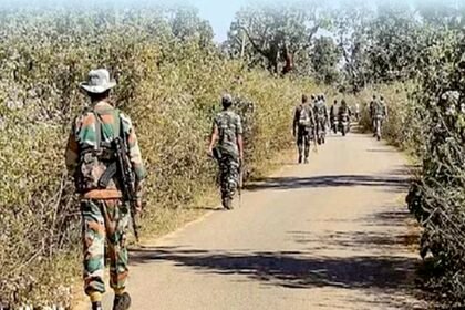 नक्सलियों और पुलिस के बीच मुठभेड़, कई नक्सलियों के मारे जाने की सूचना