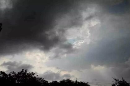 Weather update: मौसम बदल रहा करवट, कुछ दिनों तक गरज चमक के साथ अंधड़़ की संभावना