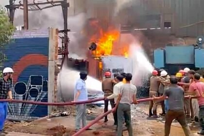 राजधानी के गणपति इस्पात में एक चिंगारी बनी भीषण आग का कारण, 6 ट्रांसफार्मर जल कर खाक