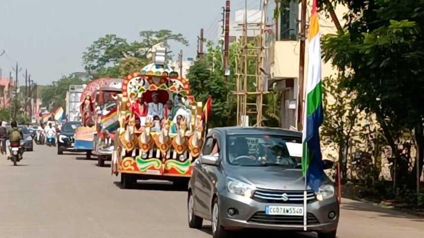 महावीर जयंती पर स्वामी जी के जन्म कल्याणक पर निकली शोभायात्रा