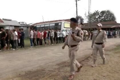 Loksabha Election: 11 निर्वाचन केंद्रों में आज फिर मतदान, कड़ी सुरक्षा के बीच कराई जा रही वोटिंग