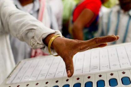 CG Politics: कल तय होगा 41 प्रत्याशियों का भाग्य, दूसरे चरण में 3 सीटों पर शुक्रवार को होगी वोटिंग, कई दिग्गजों की प्रतिष्ठा दाँव पर