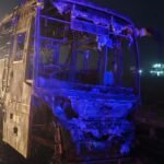 एक्सप्रेसवे पर श्रद्धालुओं से भरी चलती बस में लगी आग, आठ लोग जिंदा जले, दो दर्जन से अधिक झुलसे