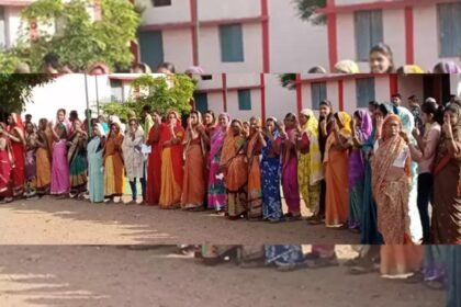 LS Election: फिर छलका मतदाताओं का उत्साह, सुहावने मौसम के बीच 7 सीटों पर बम्पर वोटिंग, 4 सीटों पर पहले ही टूट चुका है रिकार्ड