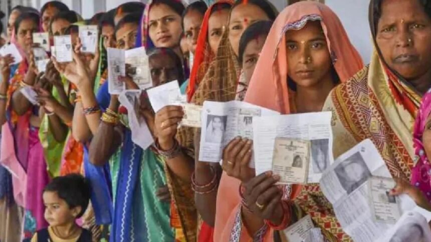 महिलाओं को कितना साध पाई 'महालक्ष्मी' आधी आबादी पर दोनों दलों ने किया था फोकस, फिर भी घर से नहीं निकली महतारी