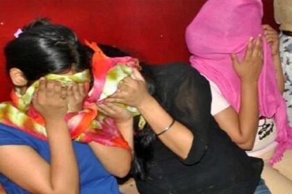 Sex Racket: जिस्मफरोशी का भंडाफोड़, 9 युवतियों समेत 19 पकड़ाए
