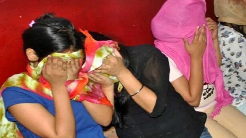 Sex Racket: जिस्मफरोशी का भंडाफोड़, 9 युवतियों समेत 19 पकड़ाए